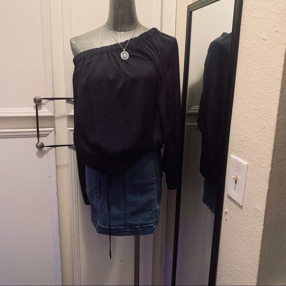 Theory Odettah Off-the-Shoulder Top